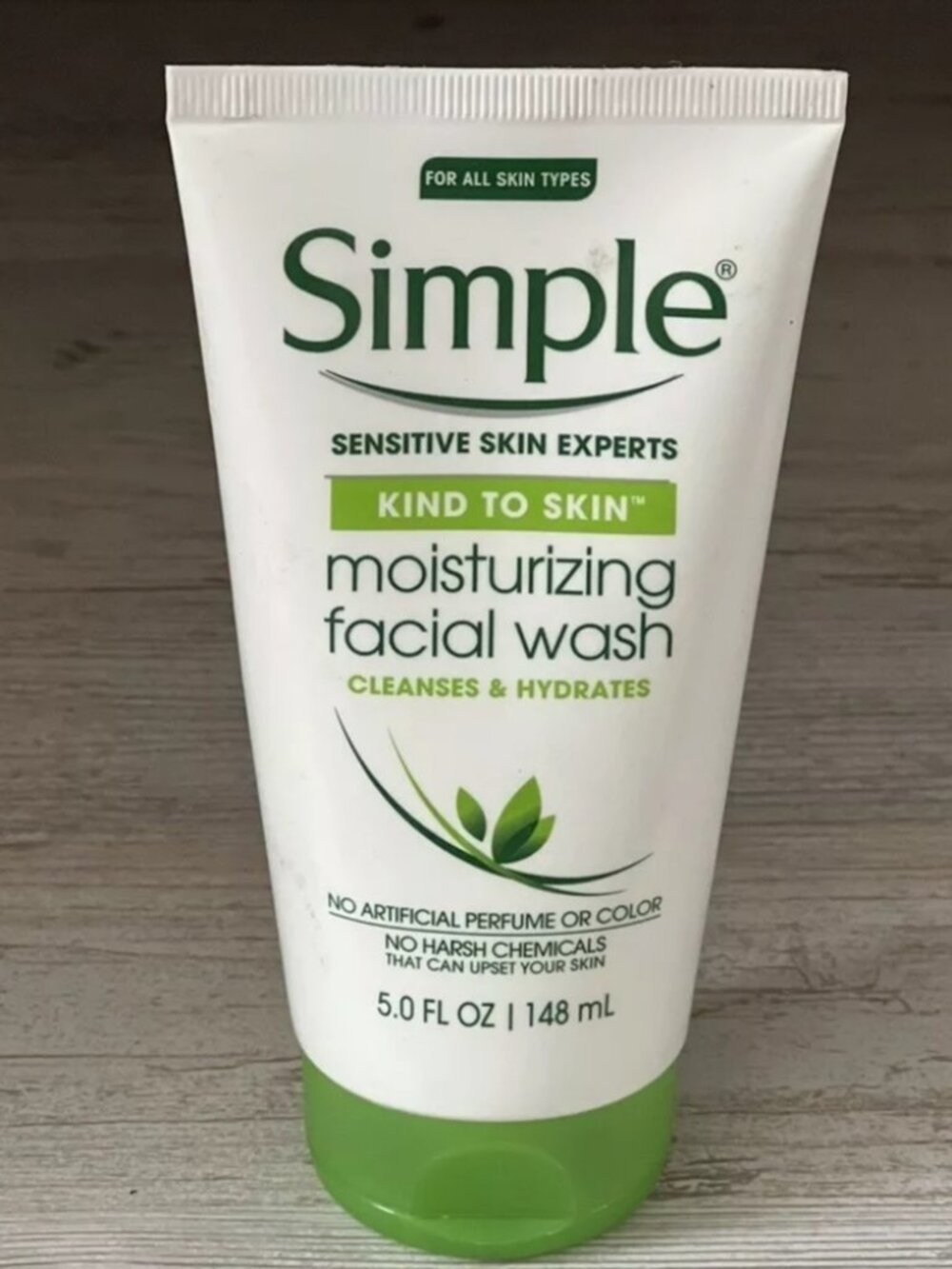 Simple Kind to Skin Moisturizing Facial Wash Cleanses Hydrates New